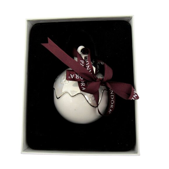 Handcrafted PANDORA 2018 White Ceramic Christmas ORNAMENT Boxed - Picture 5 of 9